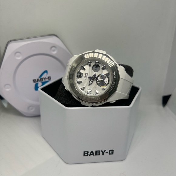 Casio Gshock baby-g watch. New with box and papers. Model BGA220-7A - Picture 6 of 7